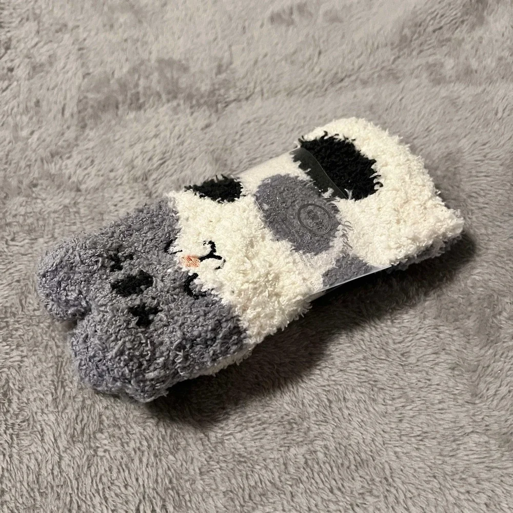 Mei Hao Socks Soft Polyester Women OneSize White/Gray Cat & Pom Balls Kawaii NEW